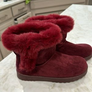 Like new fur lined suede boots. Gorgeous maroon color. Worn once.